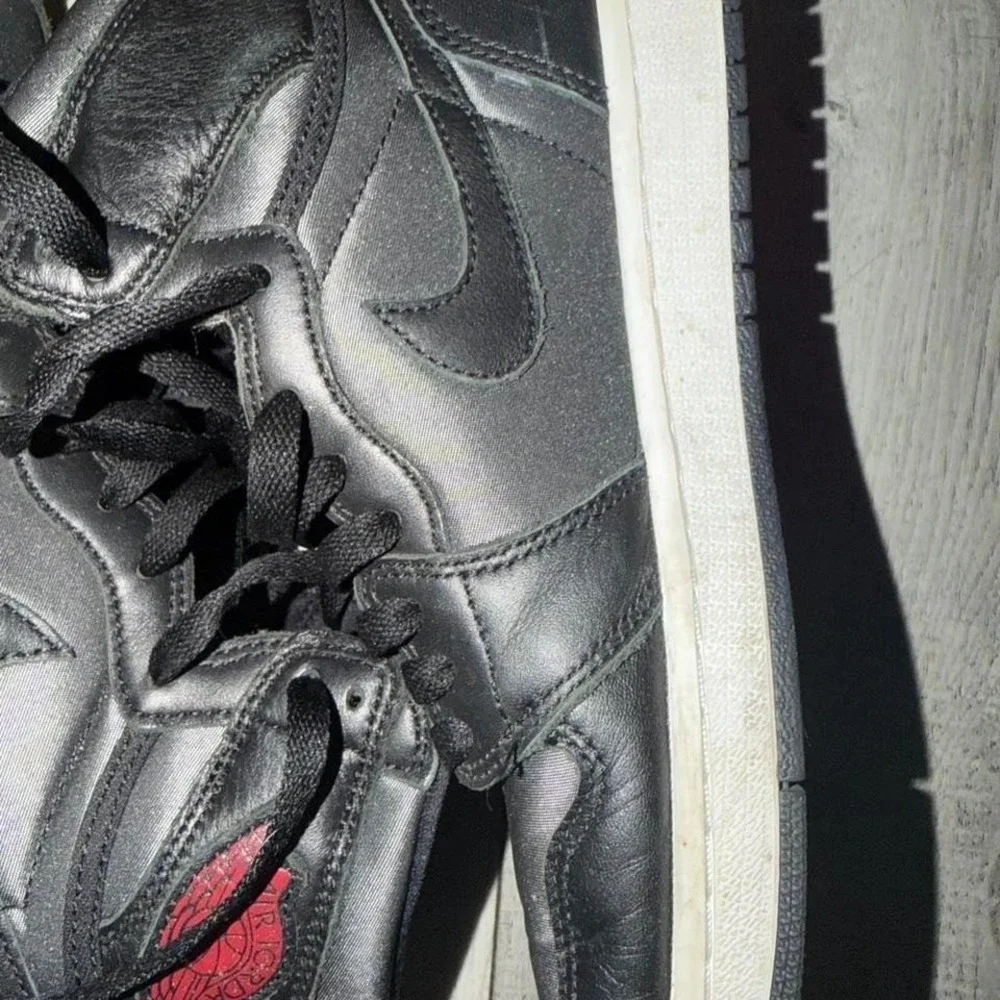 Jordan 1 Retro High Black Satin Gym Red‎ Men's Athletic Shoes Size 9 men